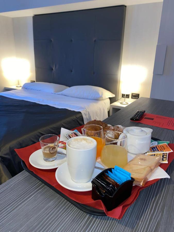 Victoria Hotel 포밀리아노 다르코 외부 사진
