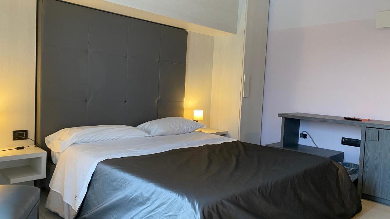 Victoria Hotel 포밀리아노 다르코 외부 사진